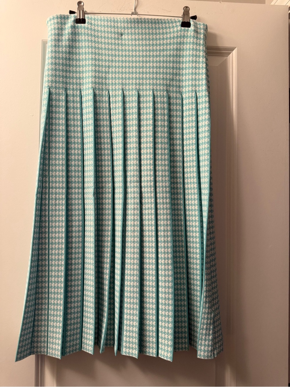 Designer Pleated Knit Houndstooth Midi Skirt in Mint Green and White